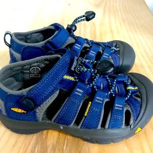 EUC Boys Keen sandals